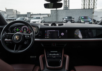 Подержанный автомобиль Porsche Cayenne 2025 года (13 фото)