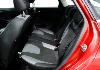 Подержанный автомобиль Ford Focus Sedan 2012 года (10 фото)