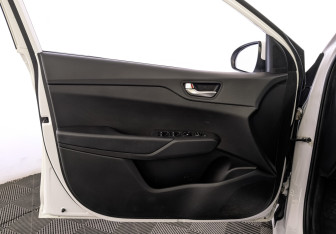 Подержанный автомобиль Hyundai Solaris Sedan 2021 года (19 фото)