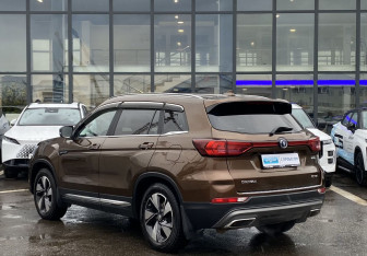 Подержанный автомобиль Changan CS75 2020 года (7 фото)