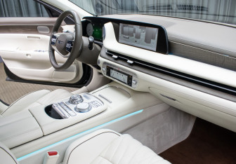 Подержанный автомобиль Genesis G90 2022 года (11 фото)