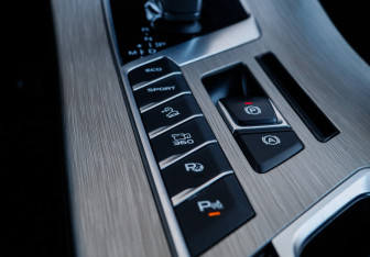 Подержанный автомобиль Geely Coolray 2023 года (18 фото)