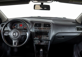 Подержанный автомобиль Volkswagen Polo Sedan 2012 года (6 фото)