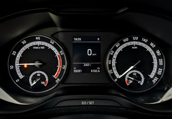 Подержанный автомобиль Skoda Karoq 2021 года (13 фото)