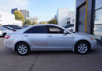 Подержанный автомобиль Toyota Camry Sedan 2011 года (4 фото)