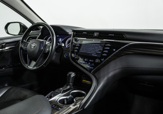 Подержанный автомобиль Toyota Camry Sedan 2018 года (9 фото)