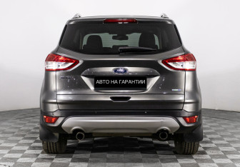 Подержанный автомобиль Ford Kuga 2016 года (6 фото)