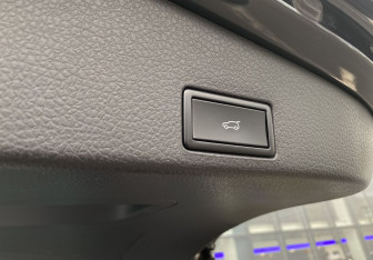 Подержанный автомобиль Volkswagen Touareg 2015 года (12 фото)