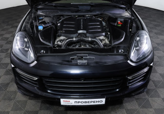 Подержанный автомобиль Porsche Cayenne 2015 года (9 фото)