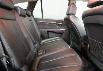 Подержанный автомобиль Hyundai Santa Fe 2011 года (13 фото)