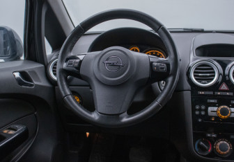 Подержанный автомобиль Opel Corsa 2008 года (15 фото)