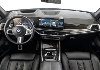 Подержанный автомобиль BMW X7 2022 года (14 фото)
