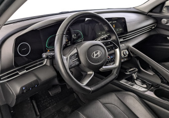Подержанный автомобиль Hyundai Elantra Sedan 2023 года (15 фото)