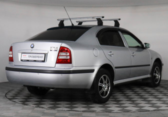 Подержанный автомобиль Skoda Octavia Liftback 2008 года (5 фото)