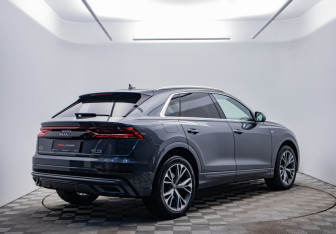 Подержанный автомобиль Audi Q8 2020 года (5 фото)