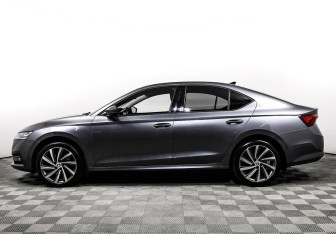 Подержанный автомобиль Skoda Octavia Liftback 2022 года (3 фото)