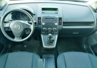 Подержанный автомобиль Mazda 5 2008 года (13 фото)