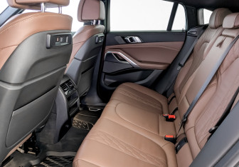 Подержанный автомобиль BMW X6 2021 года (12 фото)