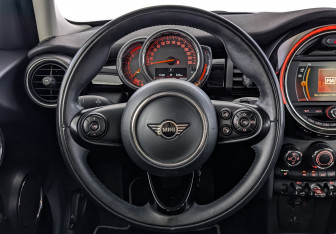 Подержанный автомобиль MINI Hatch 2020 года (22 фото)