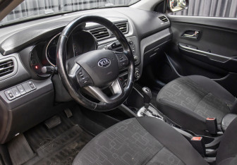 Подержанный автомобиль Kia Rio Sedan 2013 года (16 фото)
