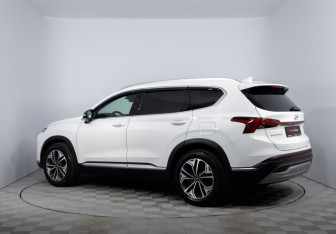 Подержанный автомобиль Hyundai Santa Fe 2021 года (7 фото)