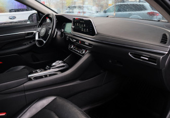 Подержанный автомобиль Hyundai Sonata 2020 года (7 фото)