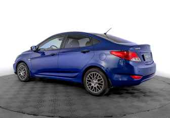 Подержанный автомобиль Hyundai Solaris Sedan 2012 года (7 фото)
