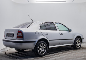 Подержанный автомобиль Skoda Octavia Liftback 2008 года (5 фото)