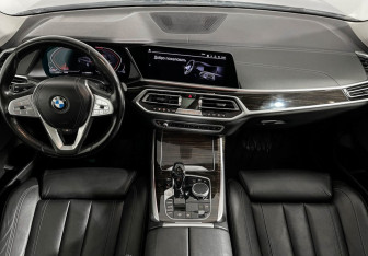 Подержанный автомобиль BMW X7 2020 года (11 фото)