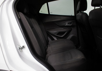 Подержанный автомобиль Opel Mokka 2012 года (9 фото)