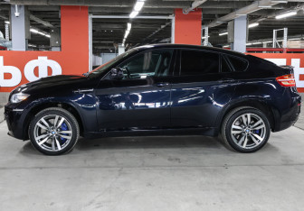 Подержанный автомобиль BMW X6 M 2013 года (8 фото)