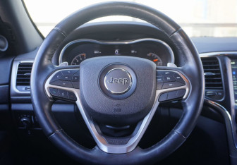 Подержанный автомобиль Jeep Grand Cherokee 2018 года (14 фото)