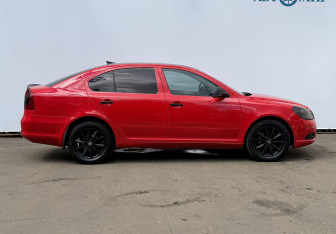 Подержанный автомобиль Skoda Octavia Liftback 2013 года (4 фото)