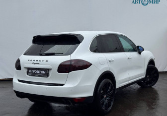 Подержанный автомобиль Porsche Cayenne 2012 года (8 фото)