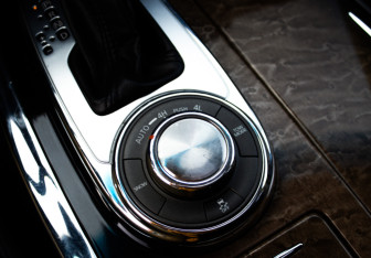 Подержанный автомобиль Infiniti QX80 2014 года (24 фото)