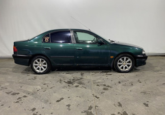 Подержанный автомобиль Toyota Avensis Sedan 1999 года (7 фото)