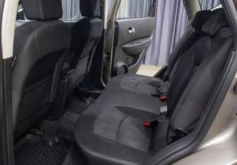 Подержанный автомобиль Nissan Qashqai 2012 года (12 фото)