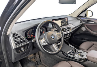 Подержанный автомобиль BMW X3 2024 года (16 фото)