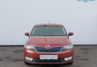 Подержанный автомобиль Skoda Rapid Liftback 2014 года (2 фото)