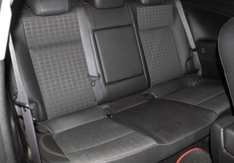 Подержанный автомобиль Opel Astra Hatchback 2013 года (11 фото)