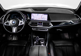 Подержанный автомобиль BMW X5 2019 года (11 фото)