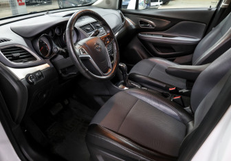 Подержанный автомобиль Opel Mokka 2013 года (17 фото)