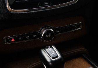 Подержанный автомобиль Volvo XC90 2017 года (21 фото)