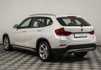 Подержанный автомобиль BMW X1 2014 года (7 фото)