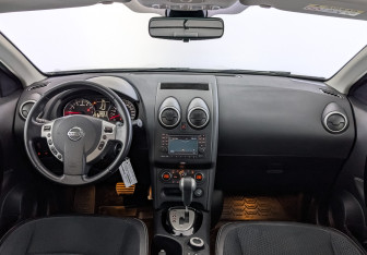 Подержанный автомобиль Nissan Qashqai 2013 года (14 фото)