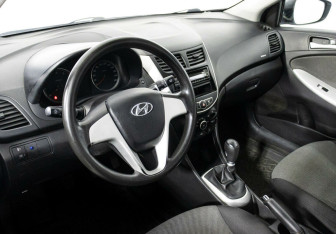 Подержанный автомобиль Hyundai Solaris Sedan 2012 года (7 фото)