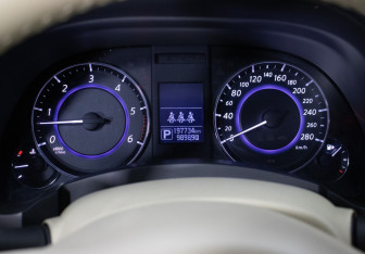 Подержанный автомобиль Infiniti QX70 2014 года (12 фото)