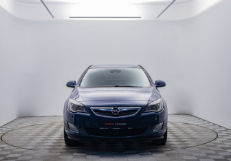 Подержанный автомобиль Opel Astra Hatchback 2011 года (2 фото)