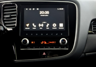 Подержанный автомобиль Mitsubishi Outlander 2021 года (15 фото)