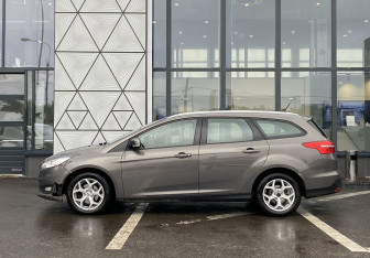 Подержанный автомобиль Ford Focus Wagon 2017 года (8 фото)